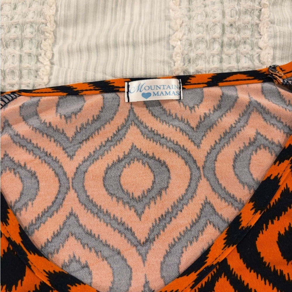 Mountain Mamas Orange Black Patterned Tunic Top LG/XL V-Neck Flowy Sleeves GUC - Picture 2 of 6